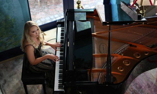 Music news: Melorie Jane, acclaimed South African jazz pianist generating a buzz with a new CD, Hold the Stars